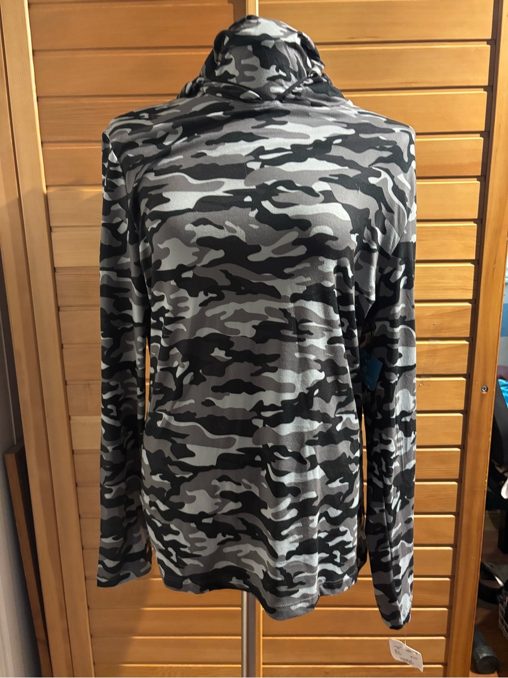 NWT by Kyodan Men's Black & Gray Camo Long-Sleeve Pullover